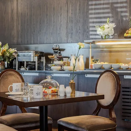 Eurostars Metropole Hotel 4*